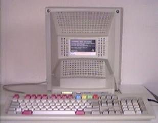 Vista trasera del Amstrad PcW16